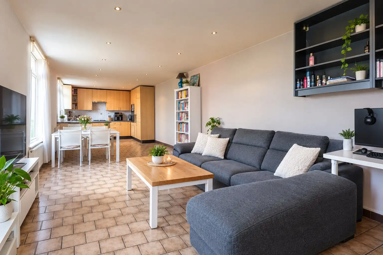 Ruim te renoveren duplex-appartement met 3 slpk en tuin foto {{pictureIndex}}