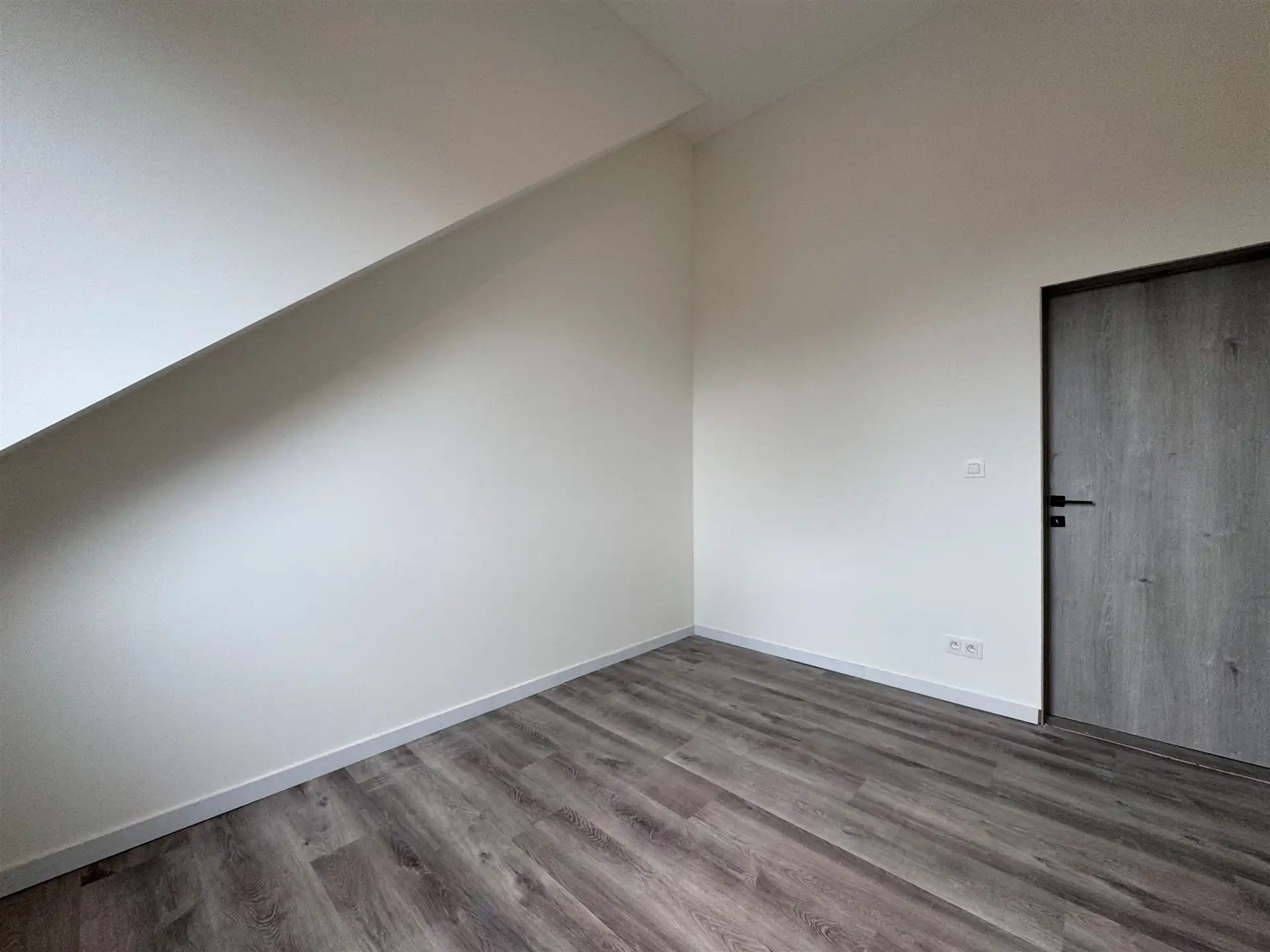 Energiezuinig gerenoveerd appartement met 2 slaapkamers. foto 16
