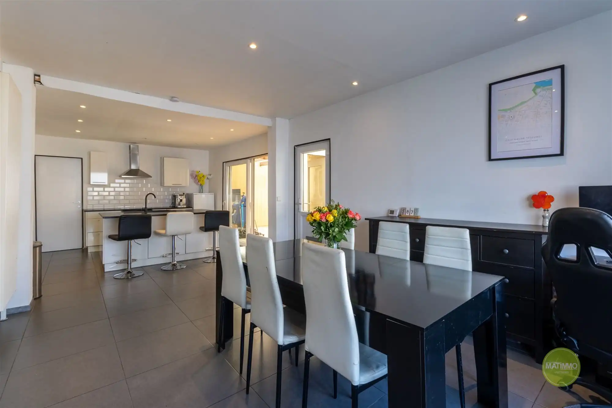 Instapklare starterswoning met 3 slaapkamers en tuin in Mol foto 2