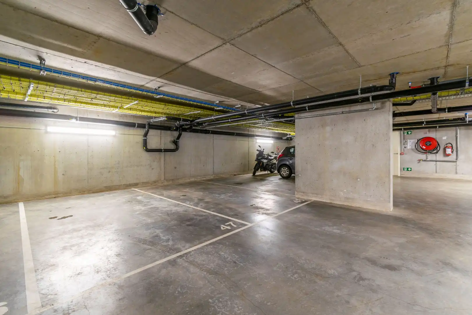 Ondergrondse garagestaanplaats nabij centrum Halle! foto 2