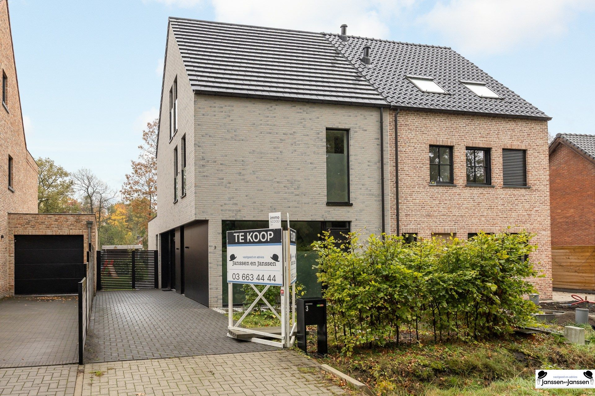 Moderne energiezuinige woning met hoogwaardige afwerking foto {{pictureIndex}}