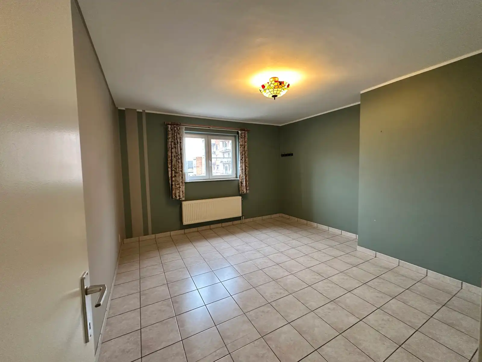 Ruim Appartement met Garage, 2 slaapkamers en terras foto 23