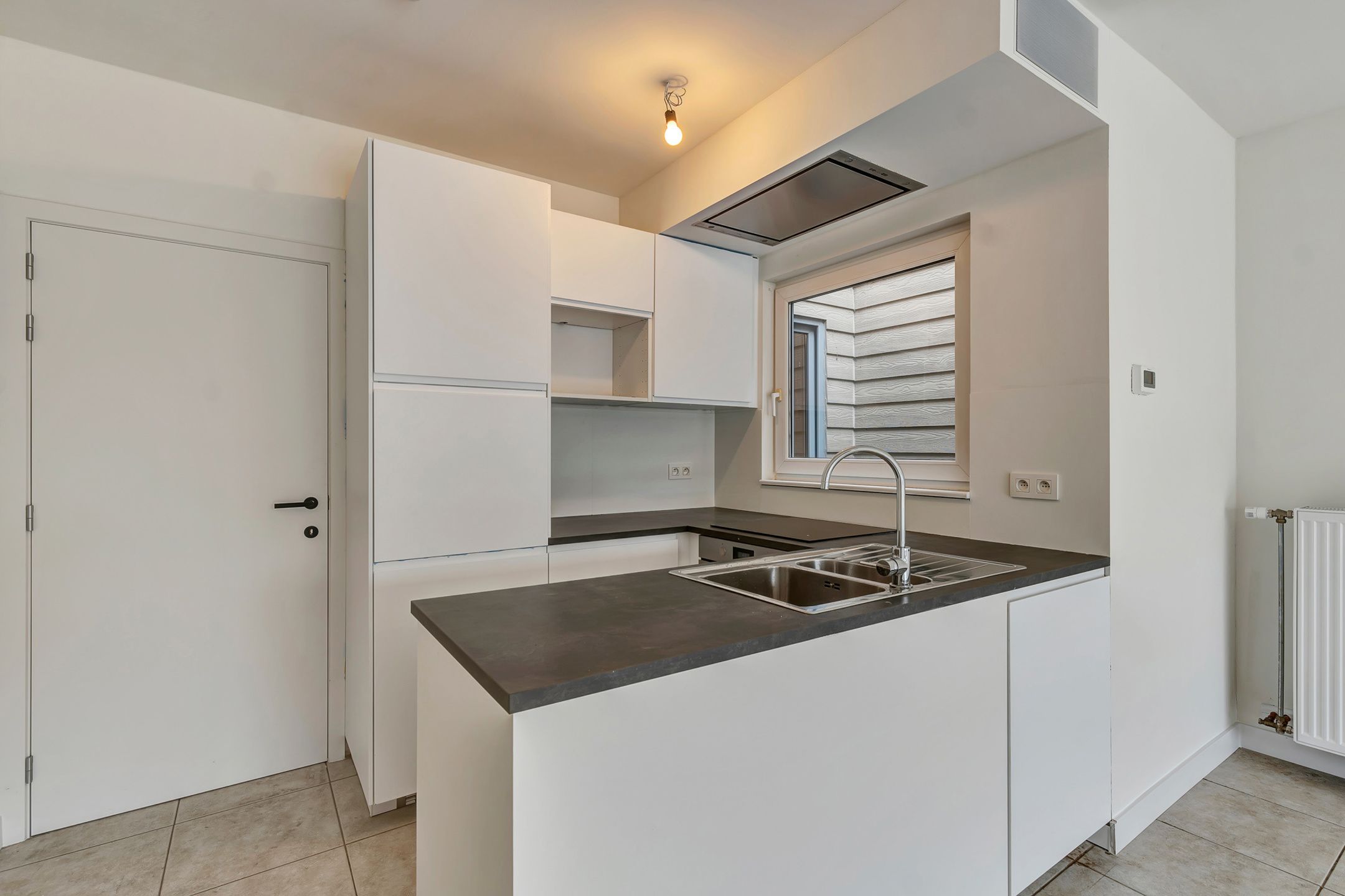 Instapklaar gelijkvloers appartement met tuin nabij centrum Deinze foto 6