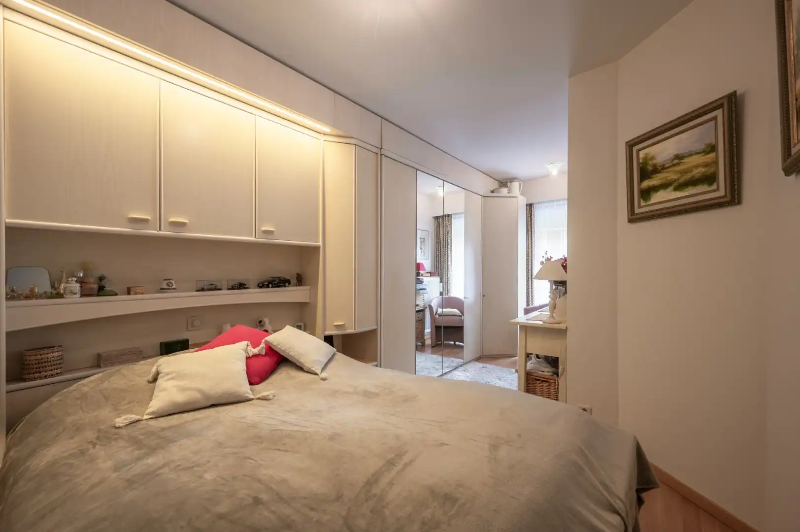 Lichtrijk appartement met 2 slaapkamer en garage op Paul Parmentierlaan foto 12