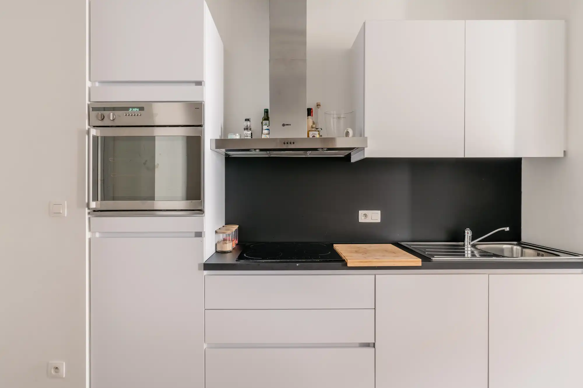 Functionele studio met terras, gemeenschappelijke binnentuin en ondergrondse autostaanplaats(en). foto 4