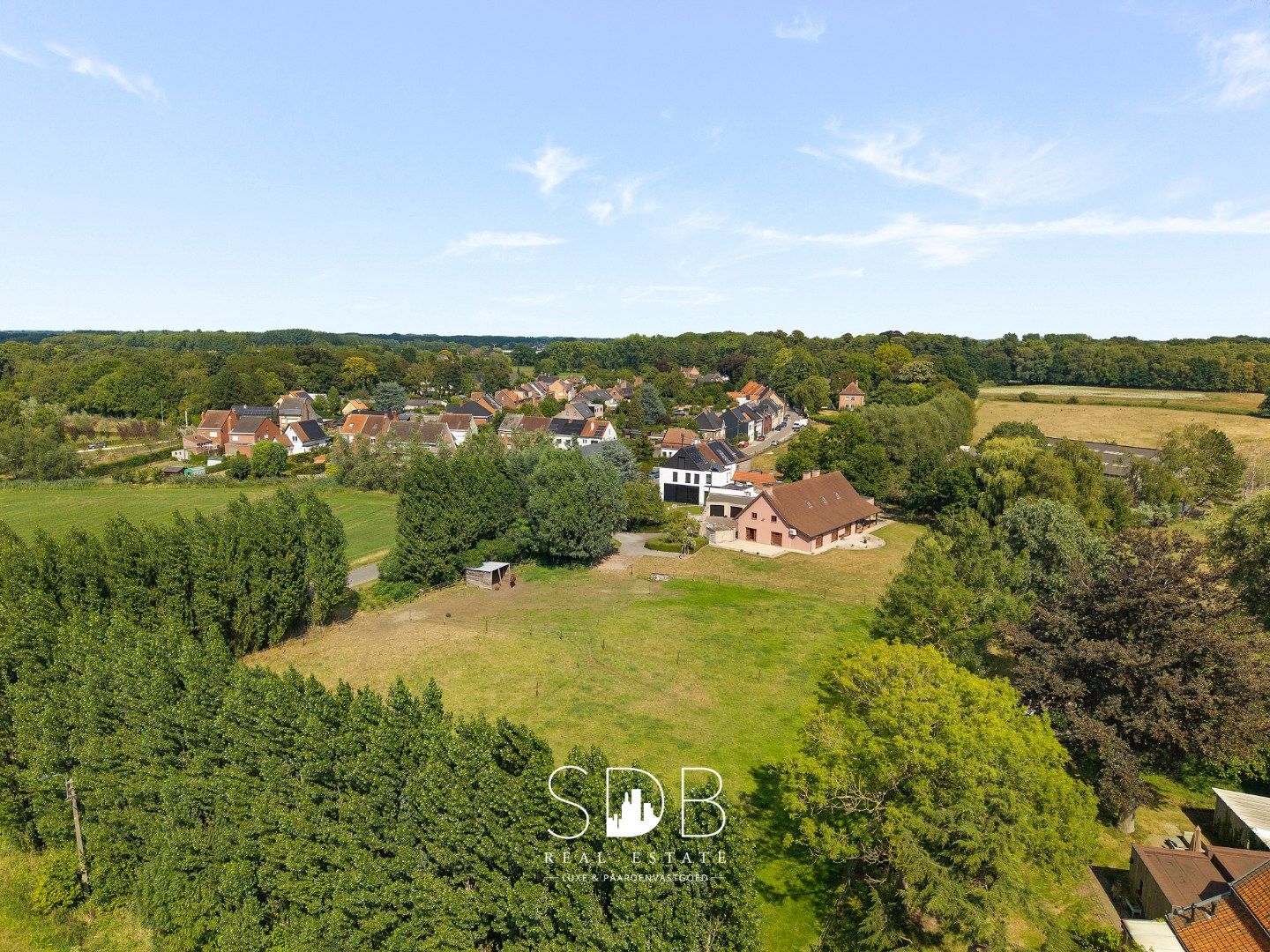 Hedendaagse villa met gezinstuin en graslanden op 7.496m² foto 42
