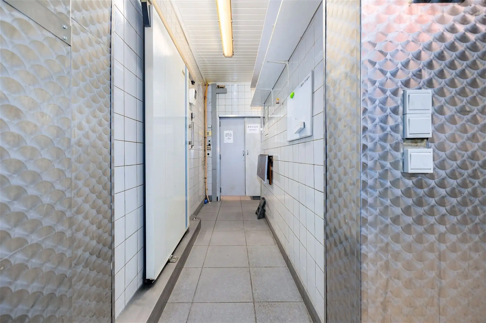 Handelsgelijkvloers op toplocatie in Mortsel - voormalige slagerij  foto 15