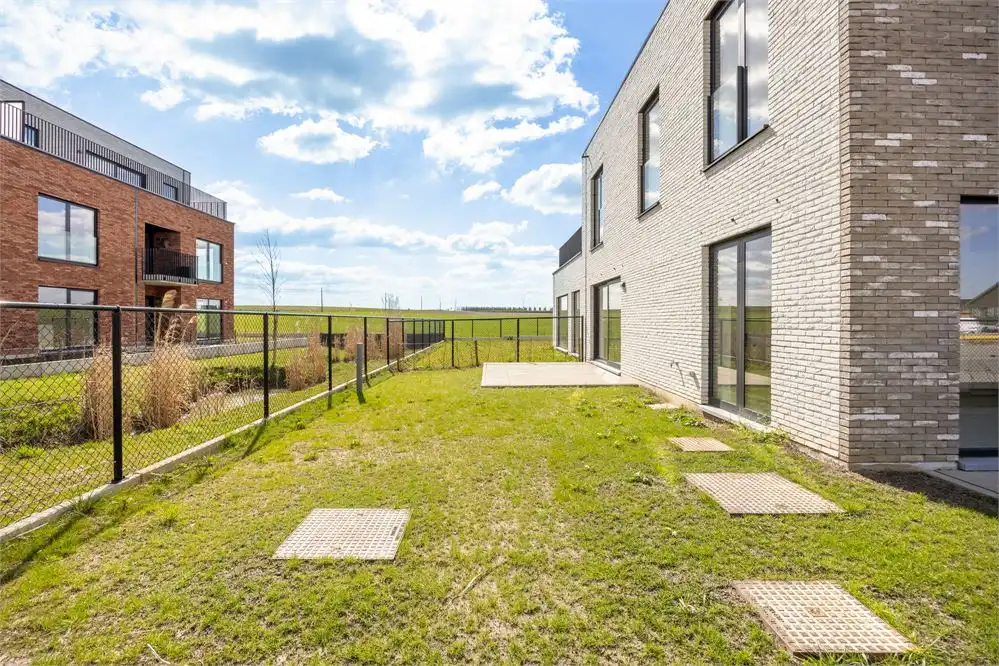 Ruimte, licht en een eigen stukje groen in hartje Heers foto 9