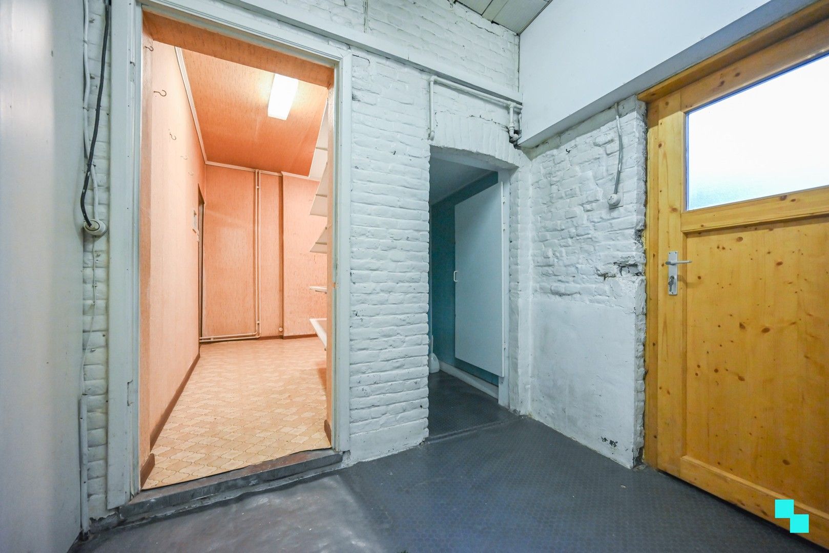 Ruime woonst met tal van mogelijkheden nabij centrum Izegem foto 20