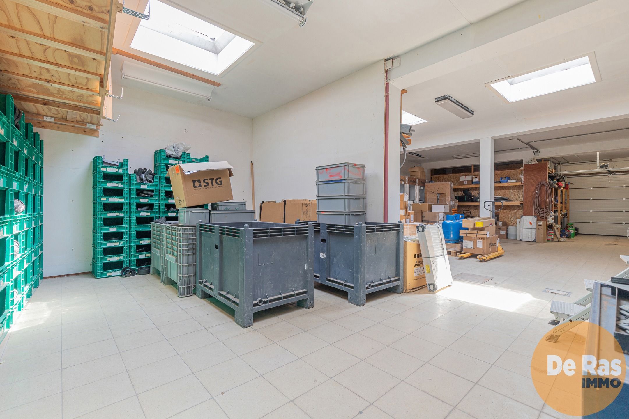 NIEUWERKERKEN - Recent gebouw met magazijn foto 22