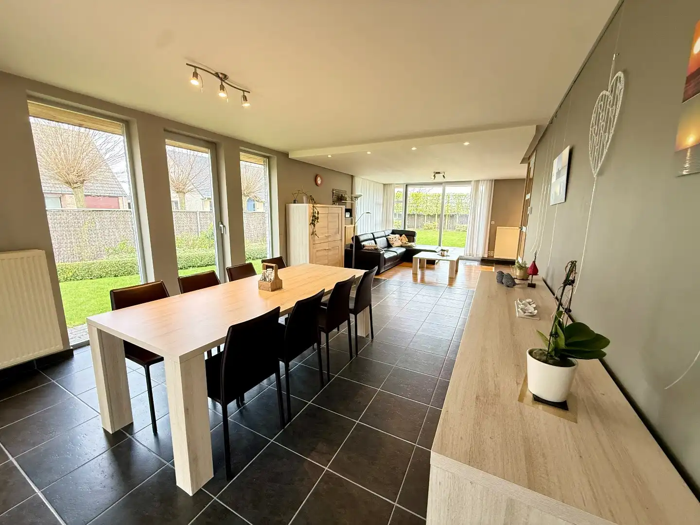 Rustig gelegen alleenstaande woning met mooi ingerichte tuin en 3 slaapkamers  foto 2