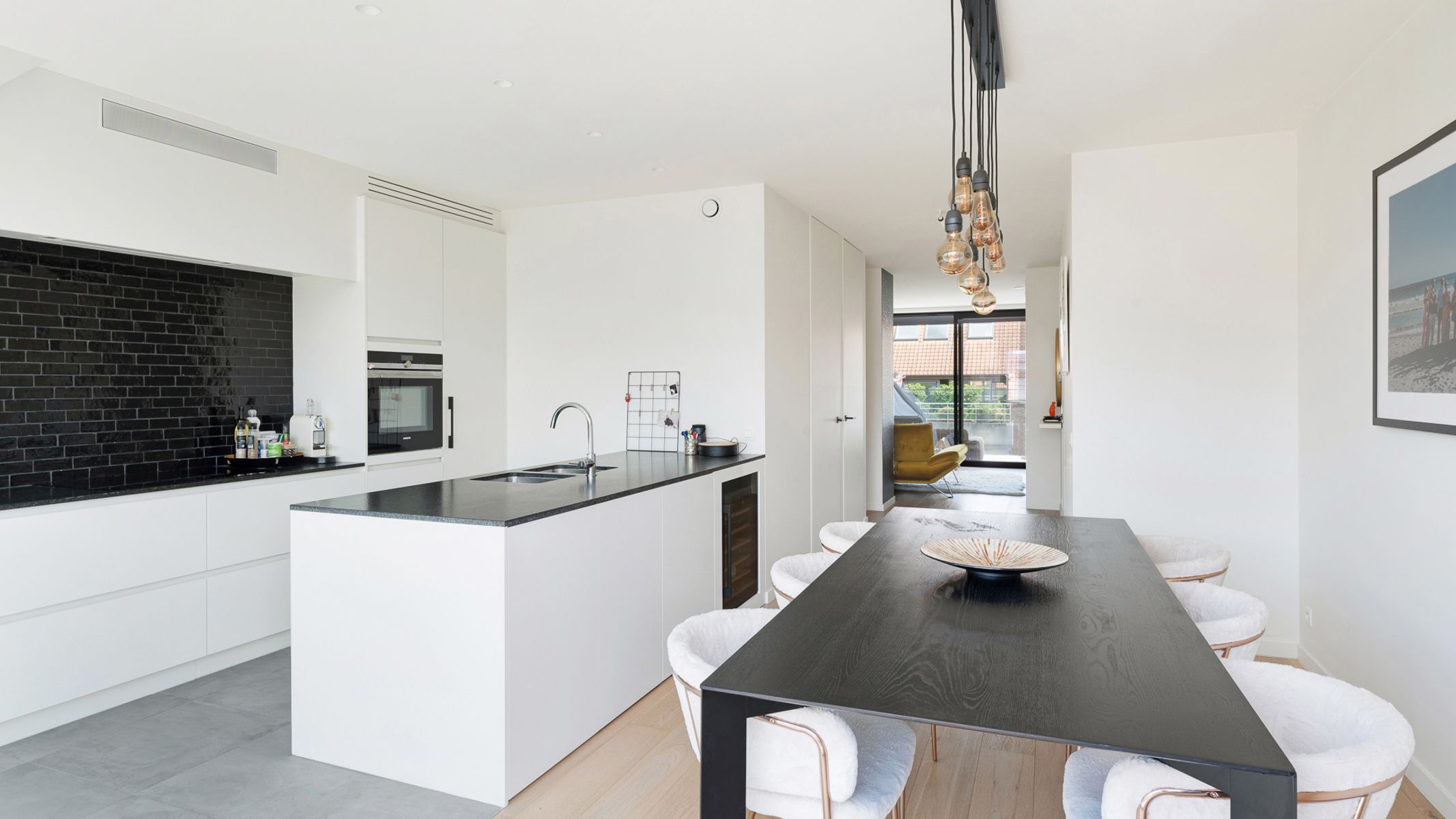 Stijlvol nieuwbouwappartement (2023) met zonneterrassen, op toplocatie vlak bij strand en winkels foto 25