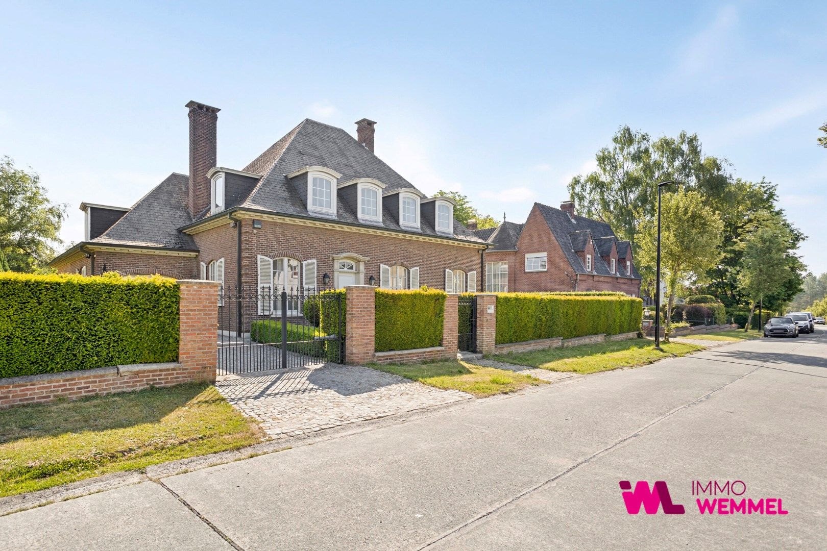 Hoofdfoto van de publicatie: Te moderniseren villa op toplocatie in het Domein van Bouchout – Wemmel