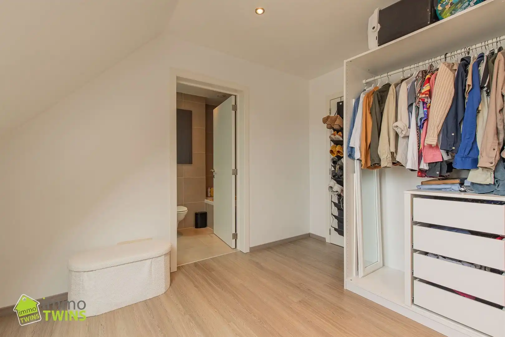 Ruim en stijlvol duplex appartement (155m²) met garage en staanplaats te Schoonaarde (Dendermonde). foto 11