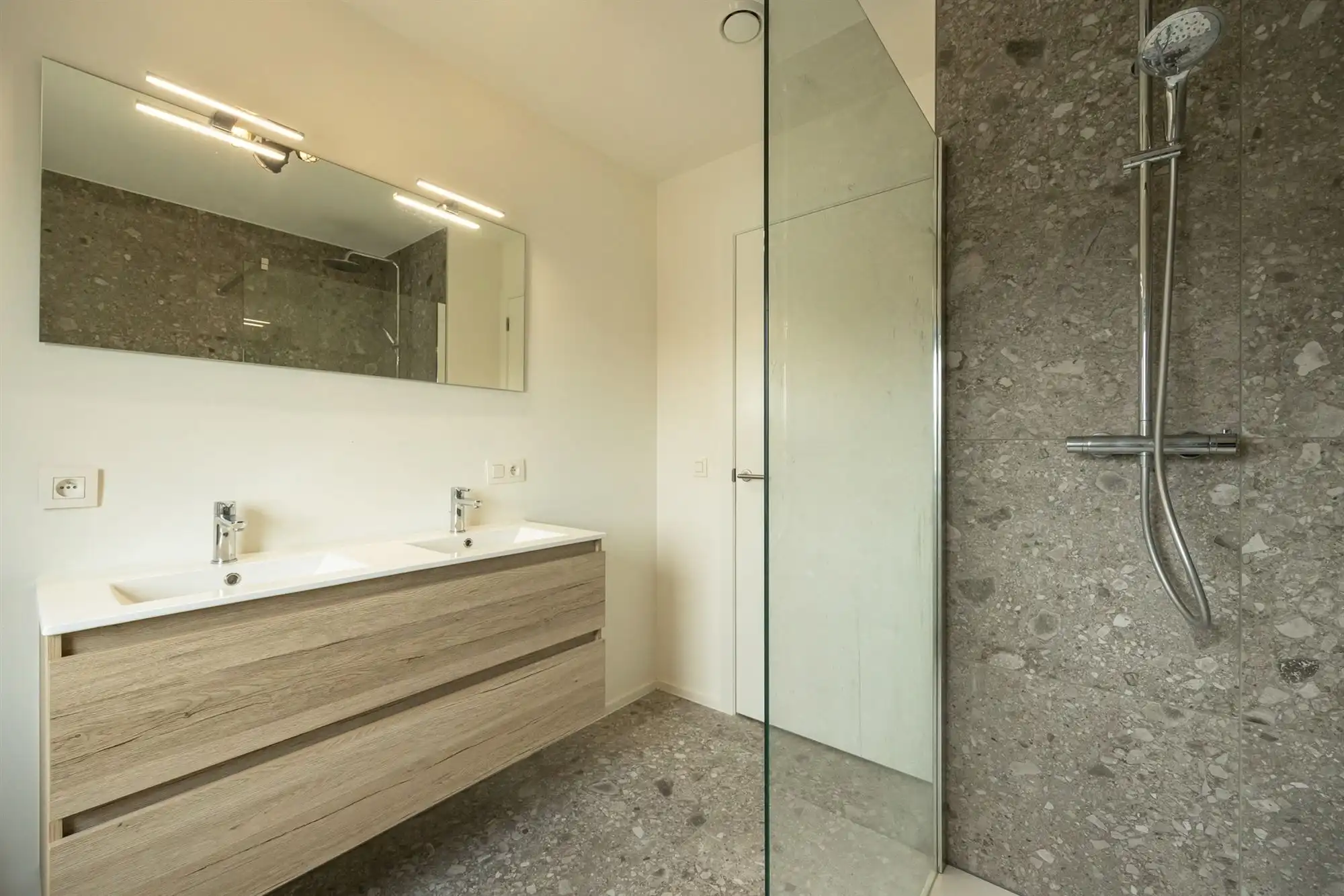 Luxe penthouse met 3 slaapkamers met 50m² terras in Ranst foto 13