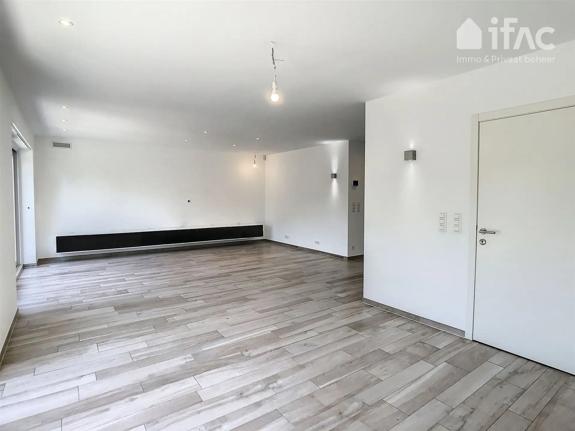 Moderne villa met 5 kamers foto 5