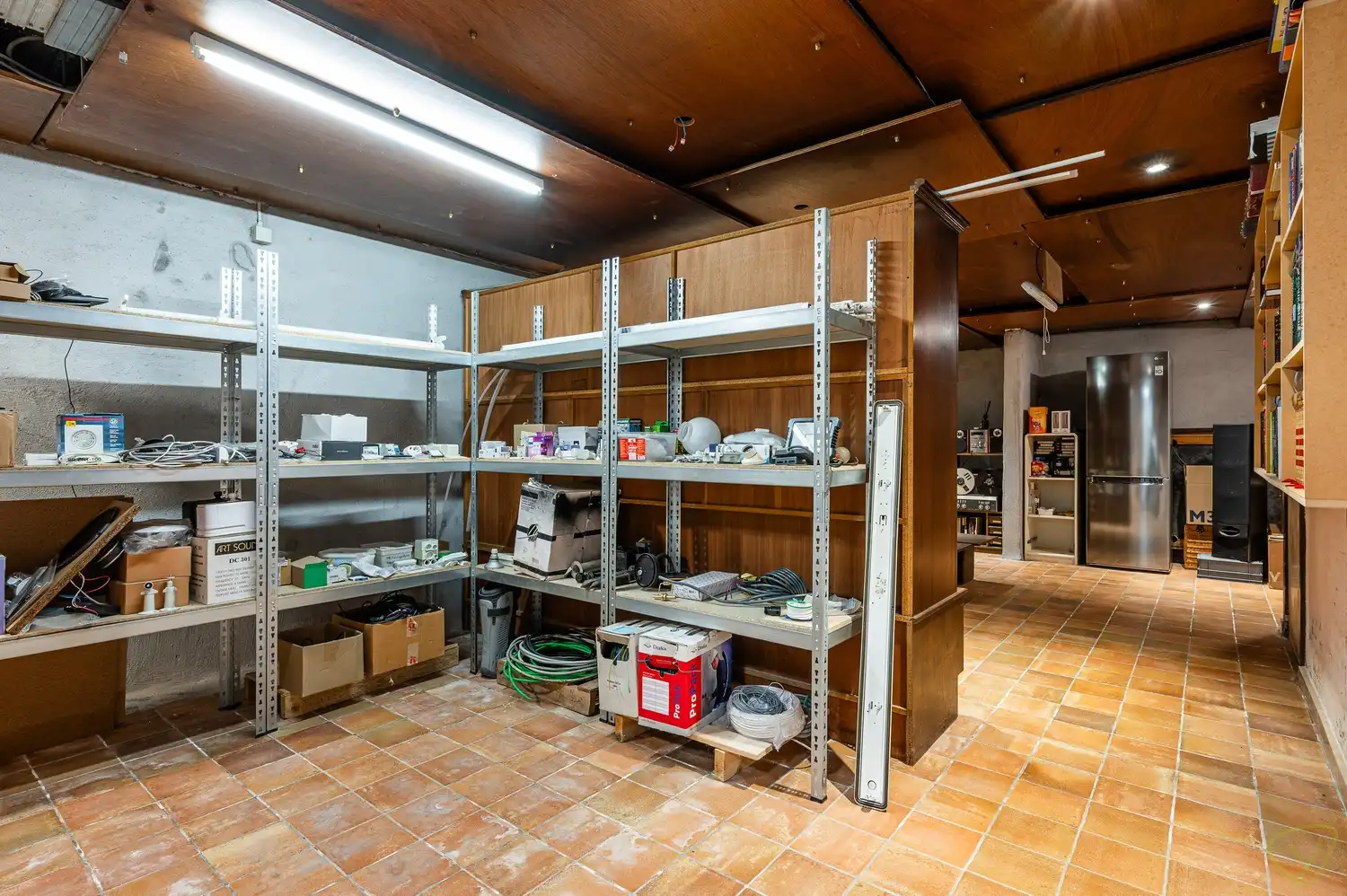 Kwalitatief afgewerkte woning met ruime woonoppervlaktes op een rustige ligging. foto 24