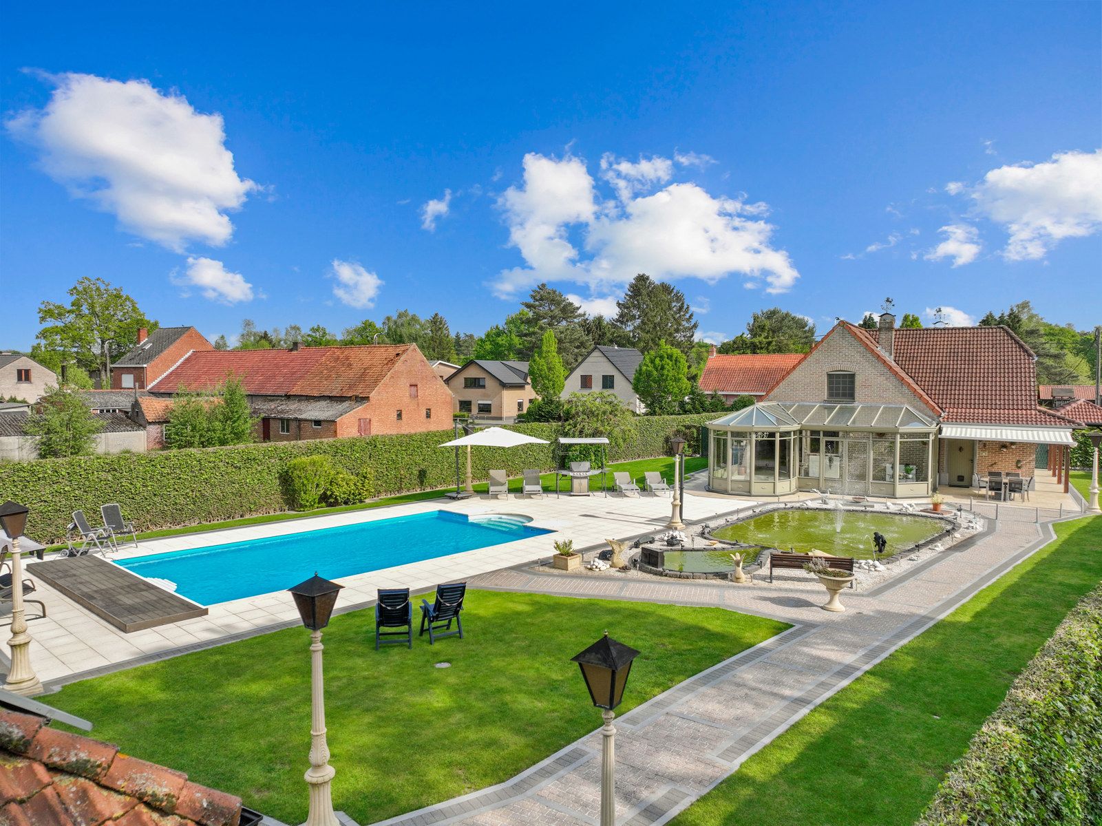 Instapklare villa met zwembad te KEERBERGEN foto {{pictureIndex}}