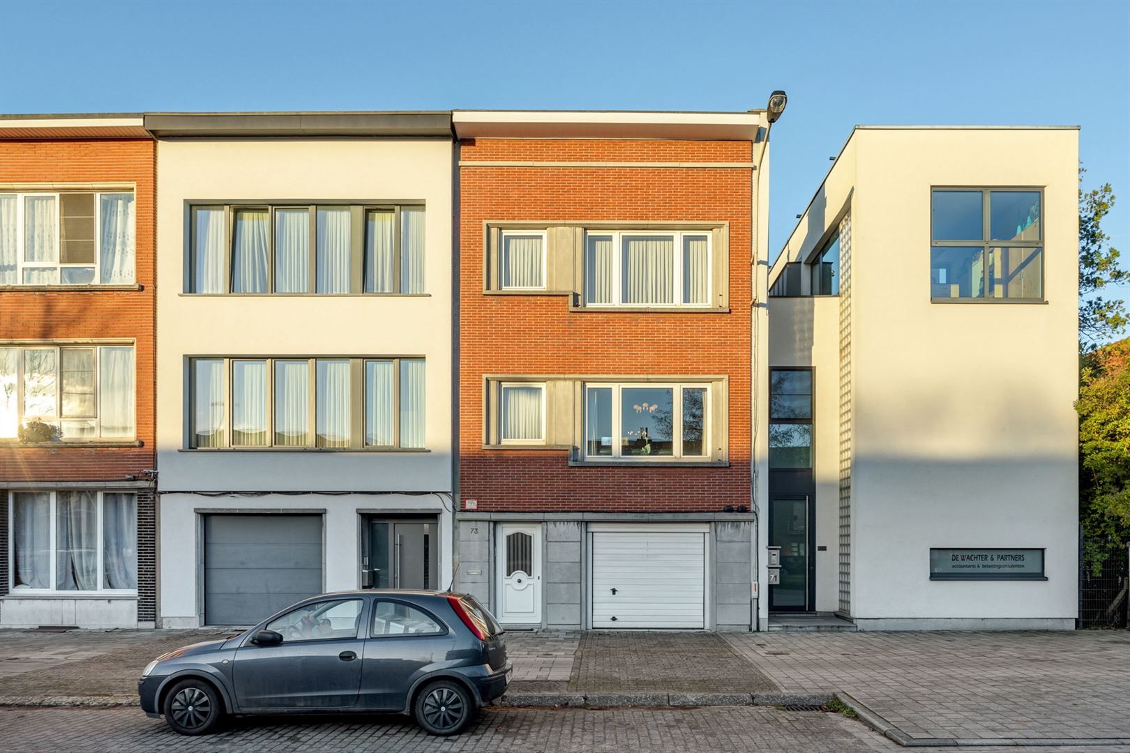 Centraal gelegen gezinswoning met grote inpandige garage en prachtige tuin foto 23