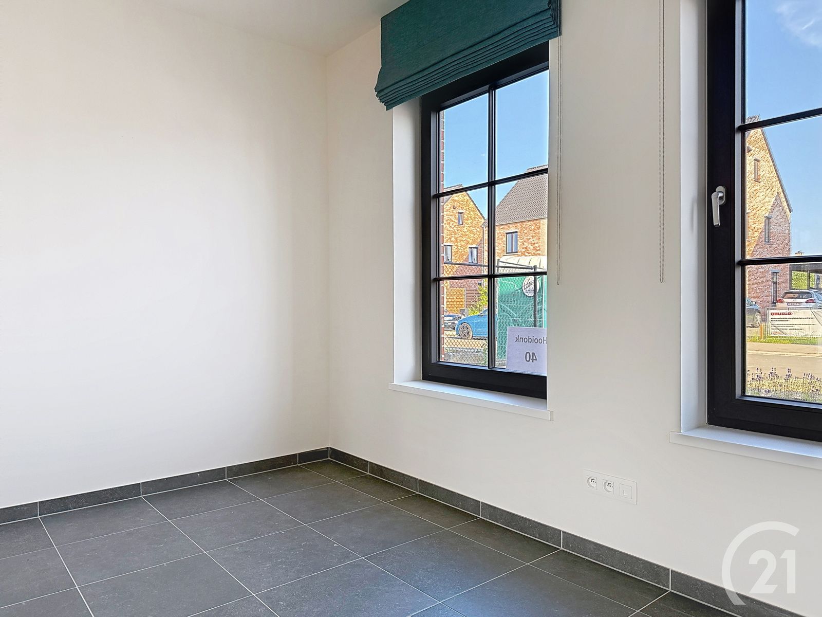 Nieuwbouwwoning te huur in een doodlopende straat !!! foto 6