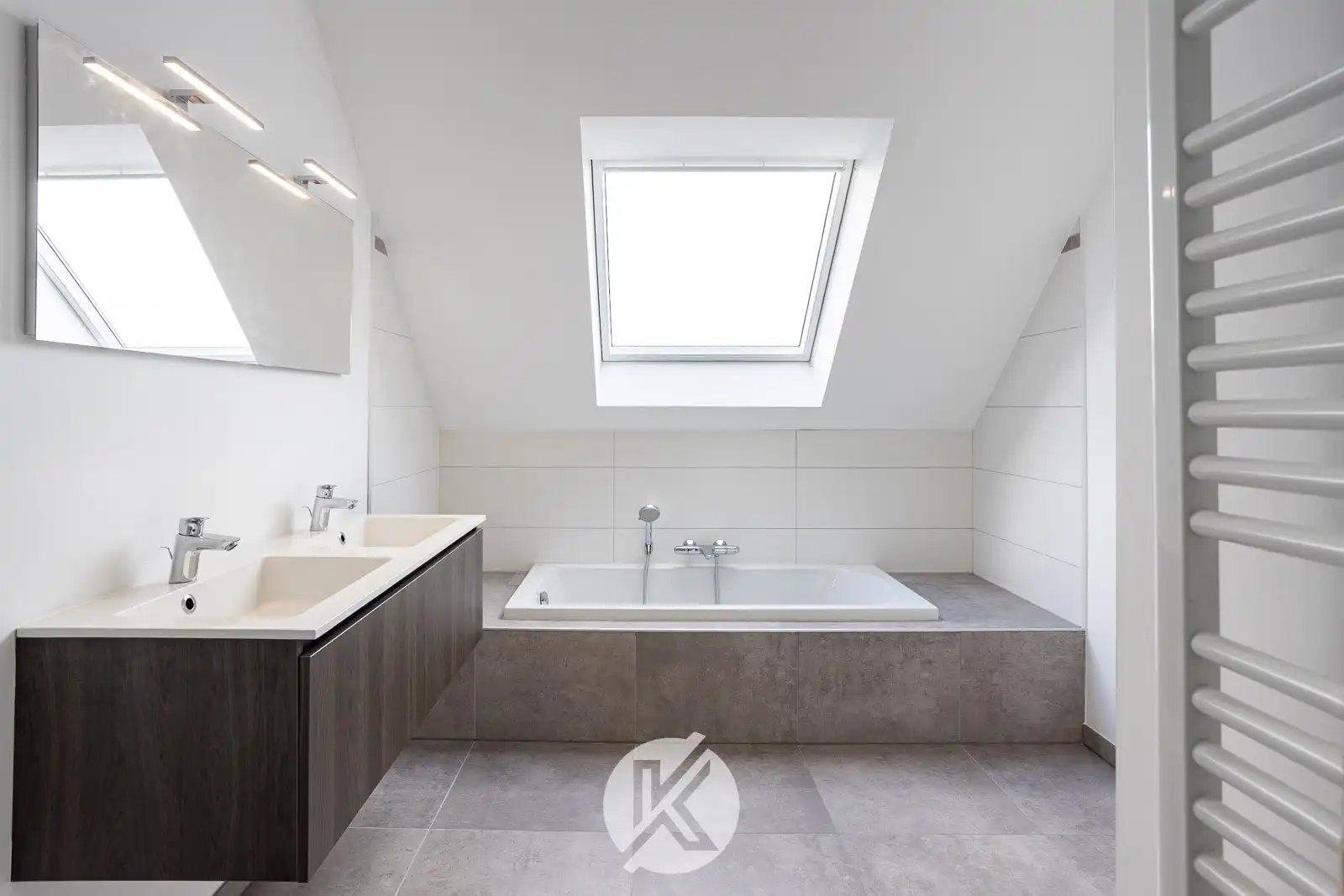 Halfopen gezinswoning in landelijke stijl foto 15