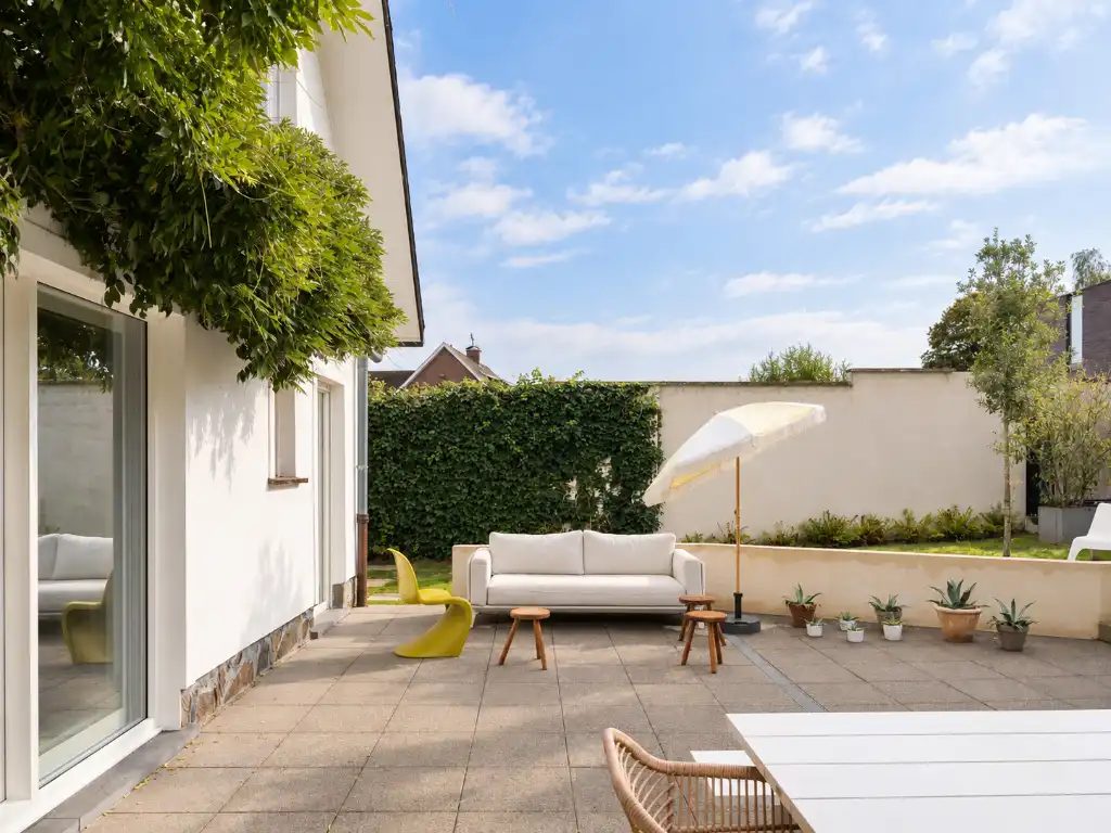 Karaktervolle woning met polyvalente achterbouw en aangename tuin in Westrem. foto 13