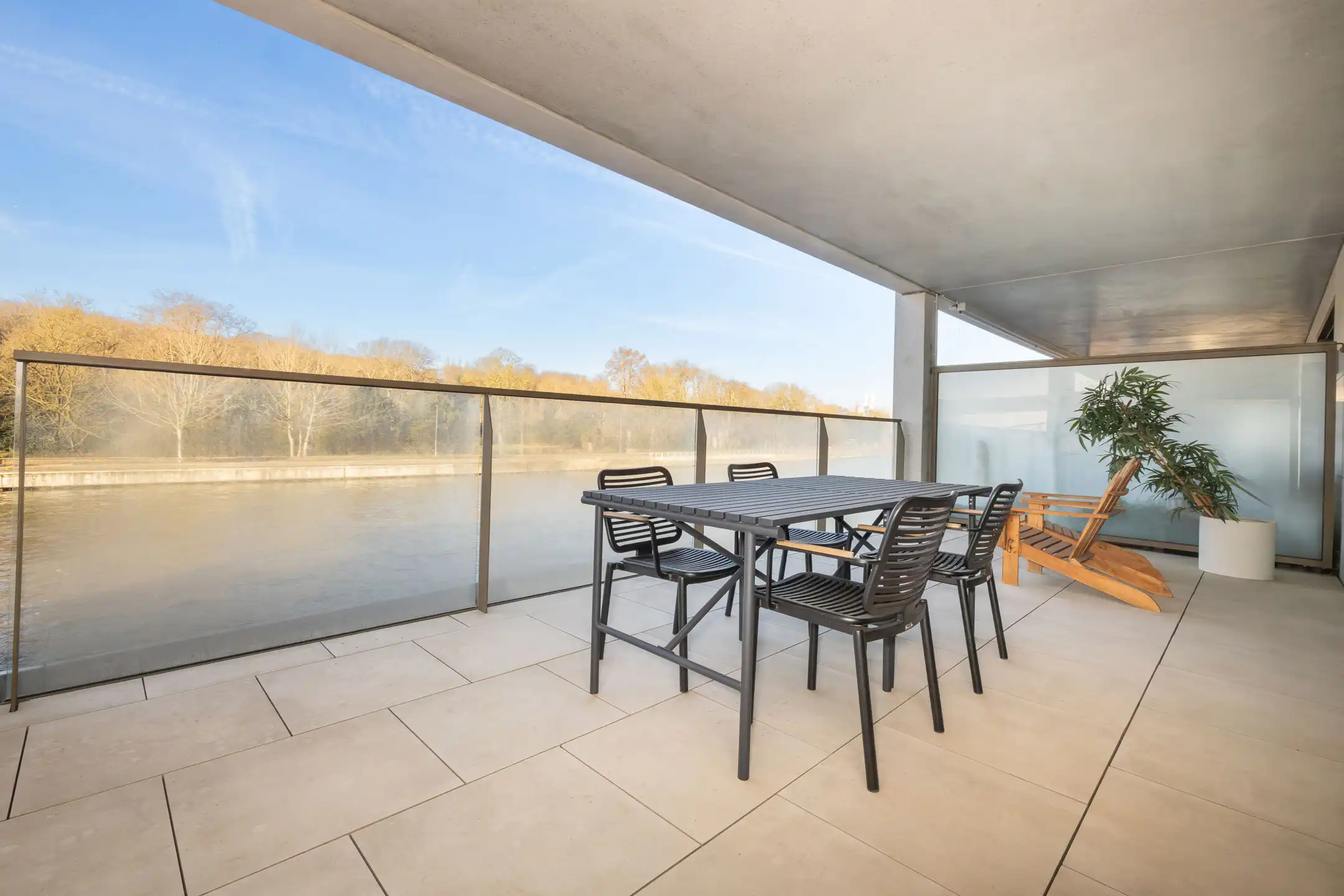 Ruime 2-slaapkamerappartement aan het water foto 16