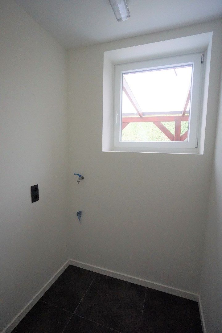 Ruim woonhuis met 4 slaapkamers foto 9