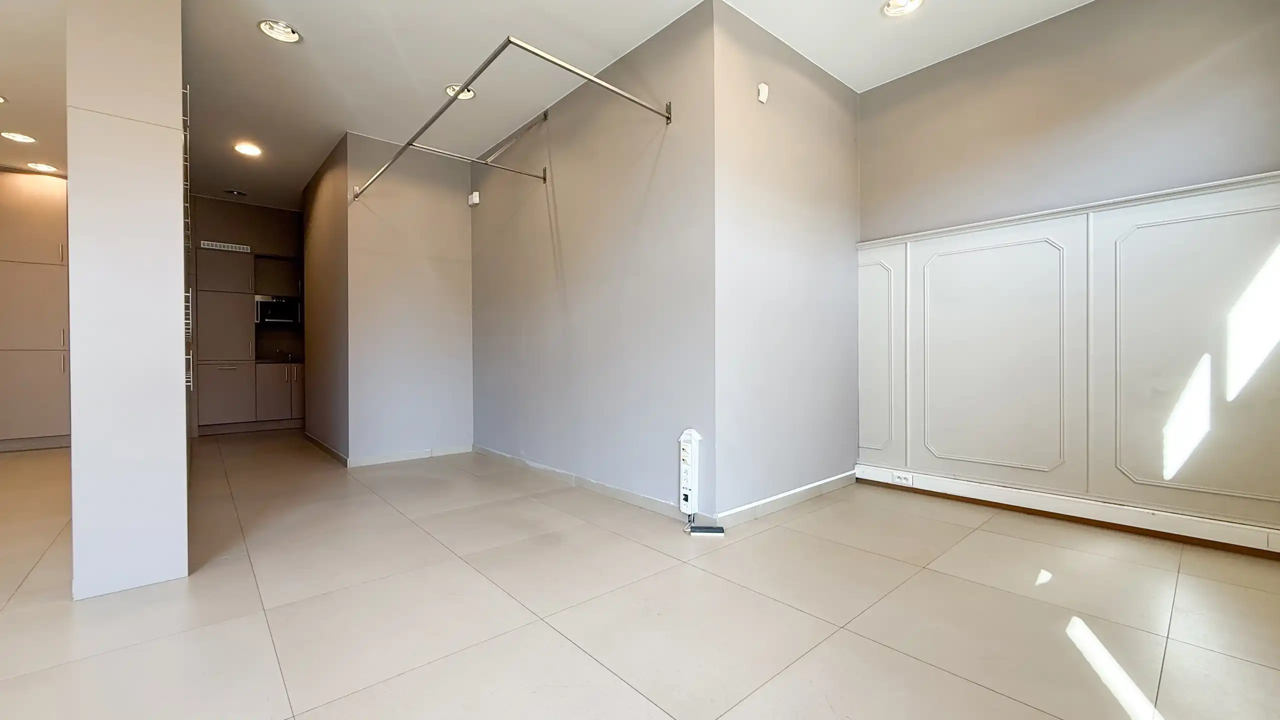 Opbrengsteigendom met Appartement en kantoorruimte! foto 8