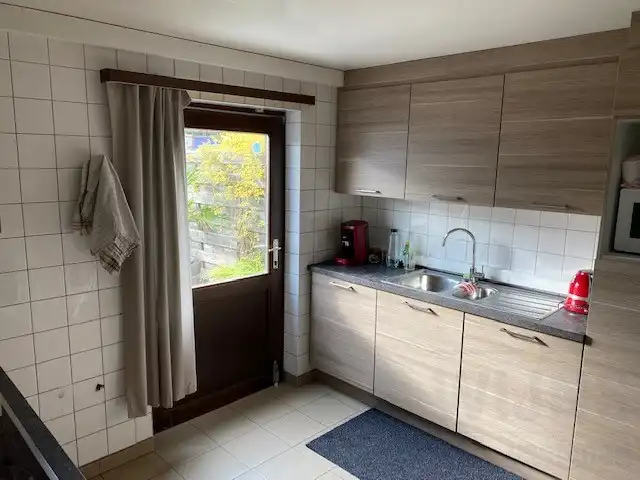 Uiterst gunstig gelegen kantoor met woonst. foto 60