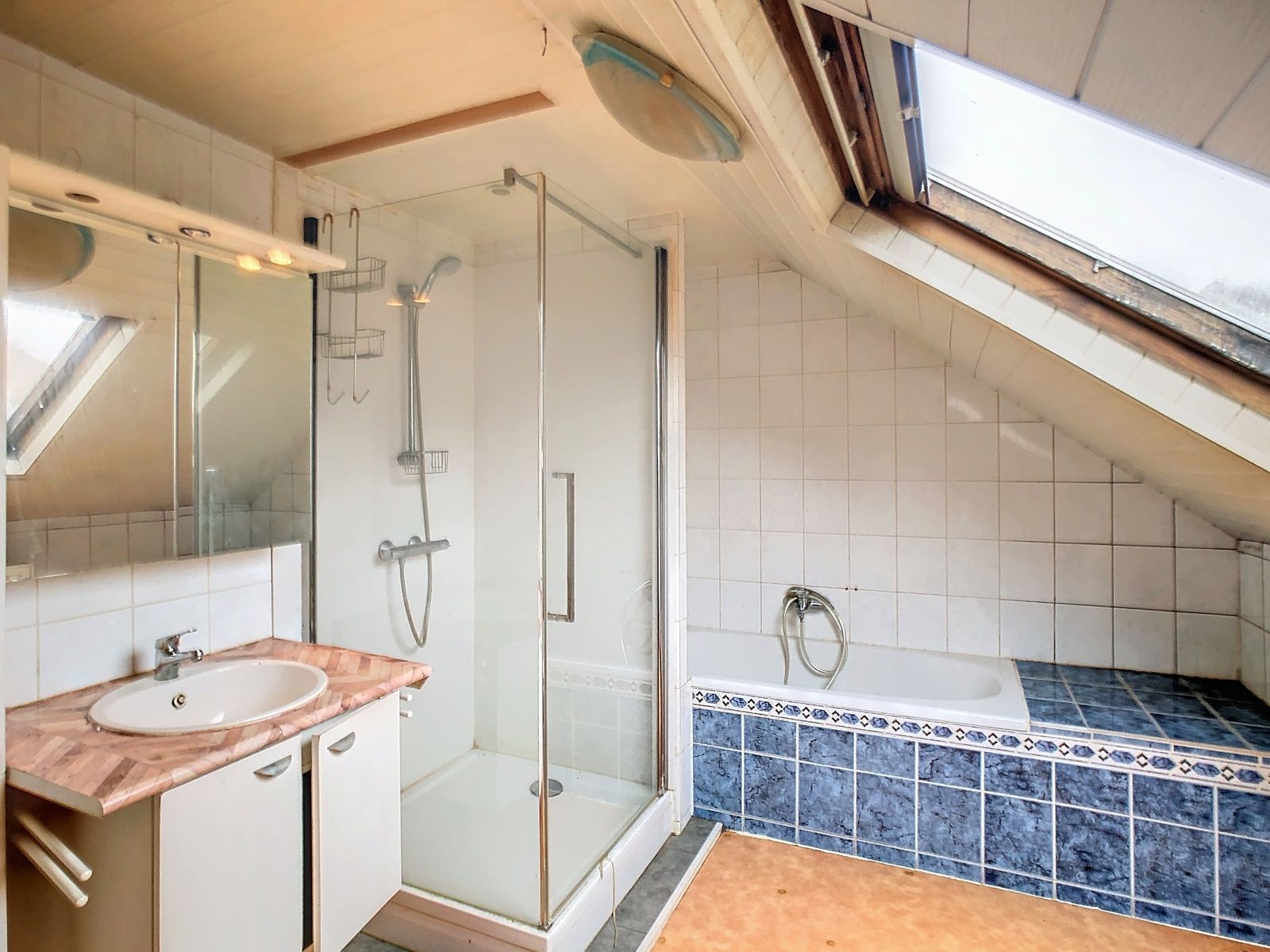 Te renoveren instapwoning met 3 slpks, tuintje en garage foto 9