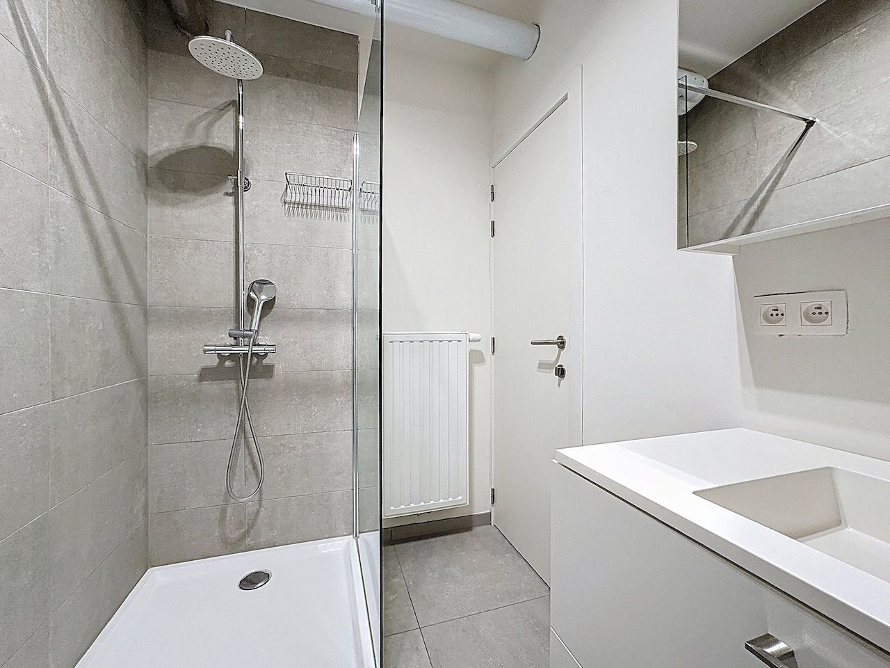 Volledig gemeubeld eigentijds appartement op een boogscheut van de Zeedijk. foto 12