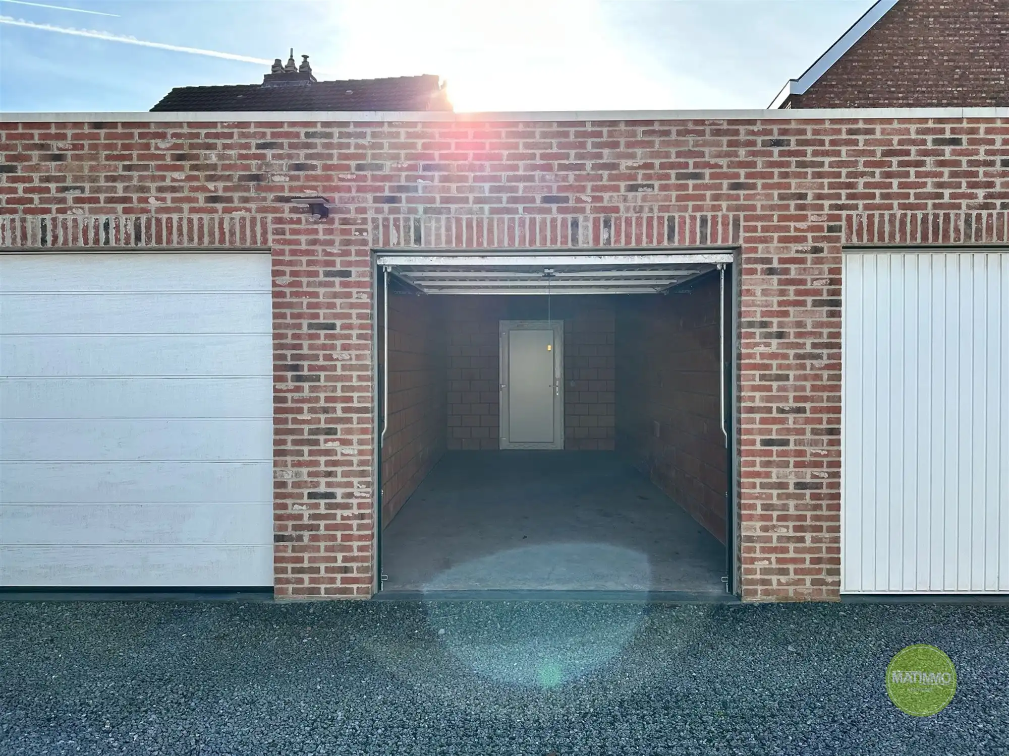 Gesloten garagebox te huur in Mol foto 3