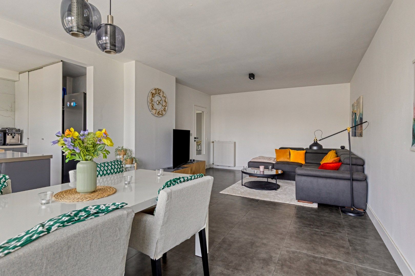 Instapklaar appartement met terras en garage in rustige woonwijk foto 6