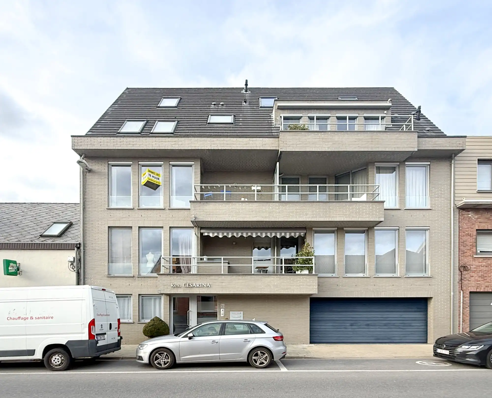 Modern triplex appartement in centrum van Beveren foto {{pictureIndex}}