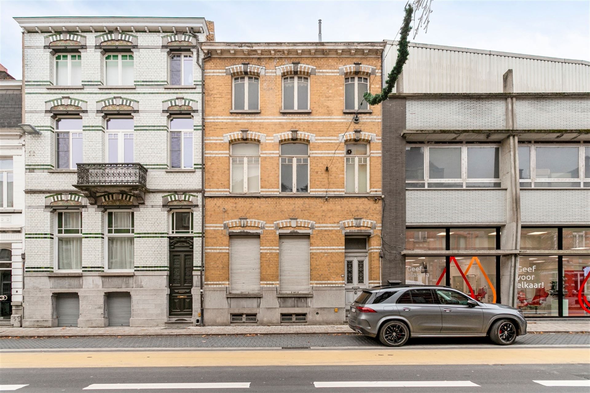 Centraal gelegen, mooie burgerwoning. foto {{pictureIndex}}