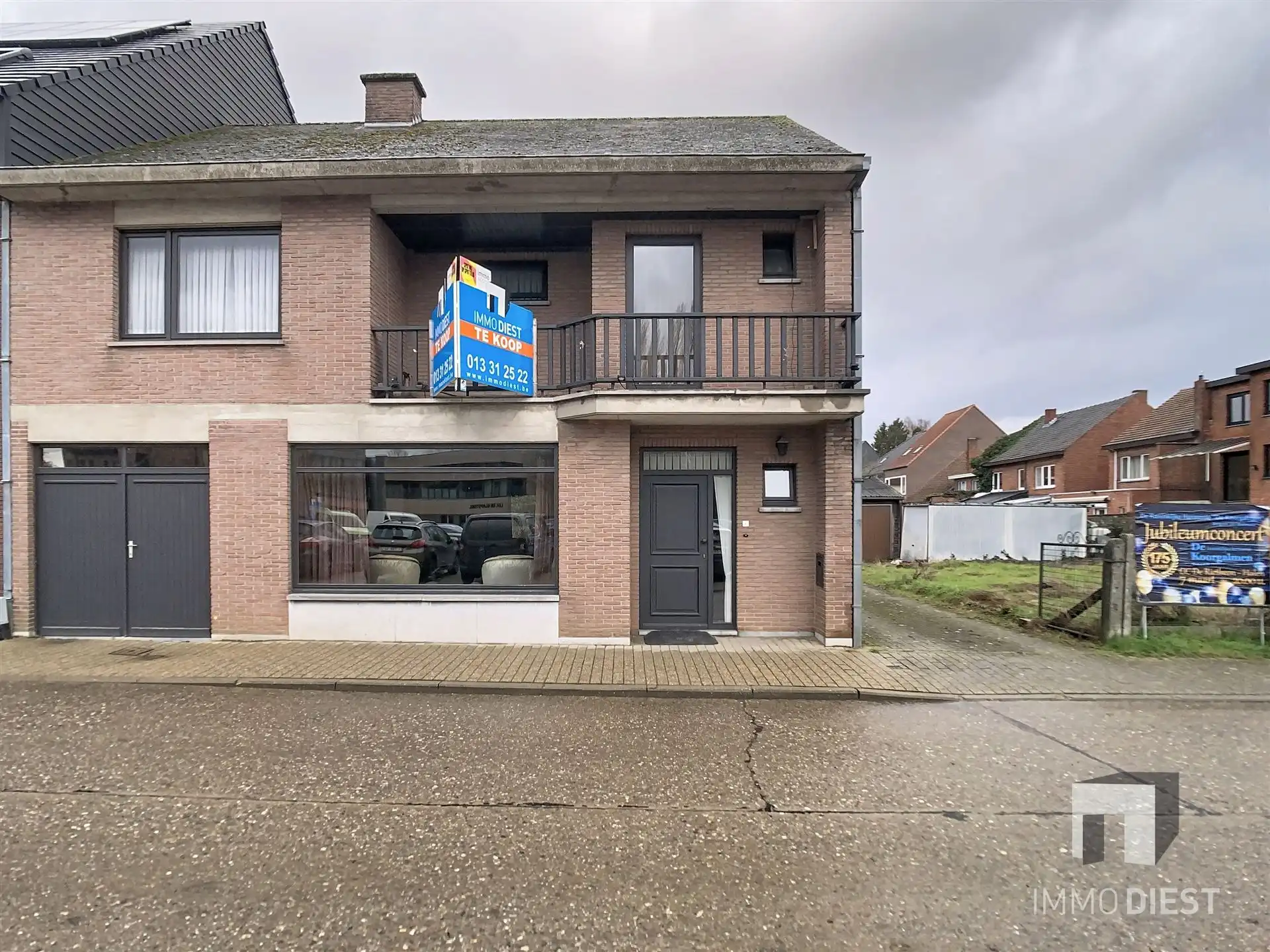 Hoofdfoto van de publicatie: Stevige stadswoning met 4 slaapkamers in centrum Halen 