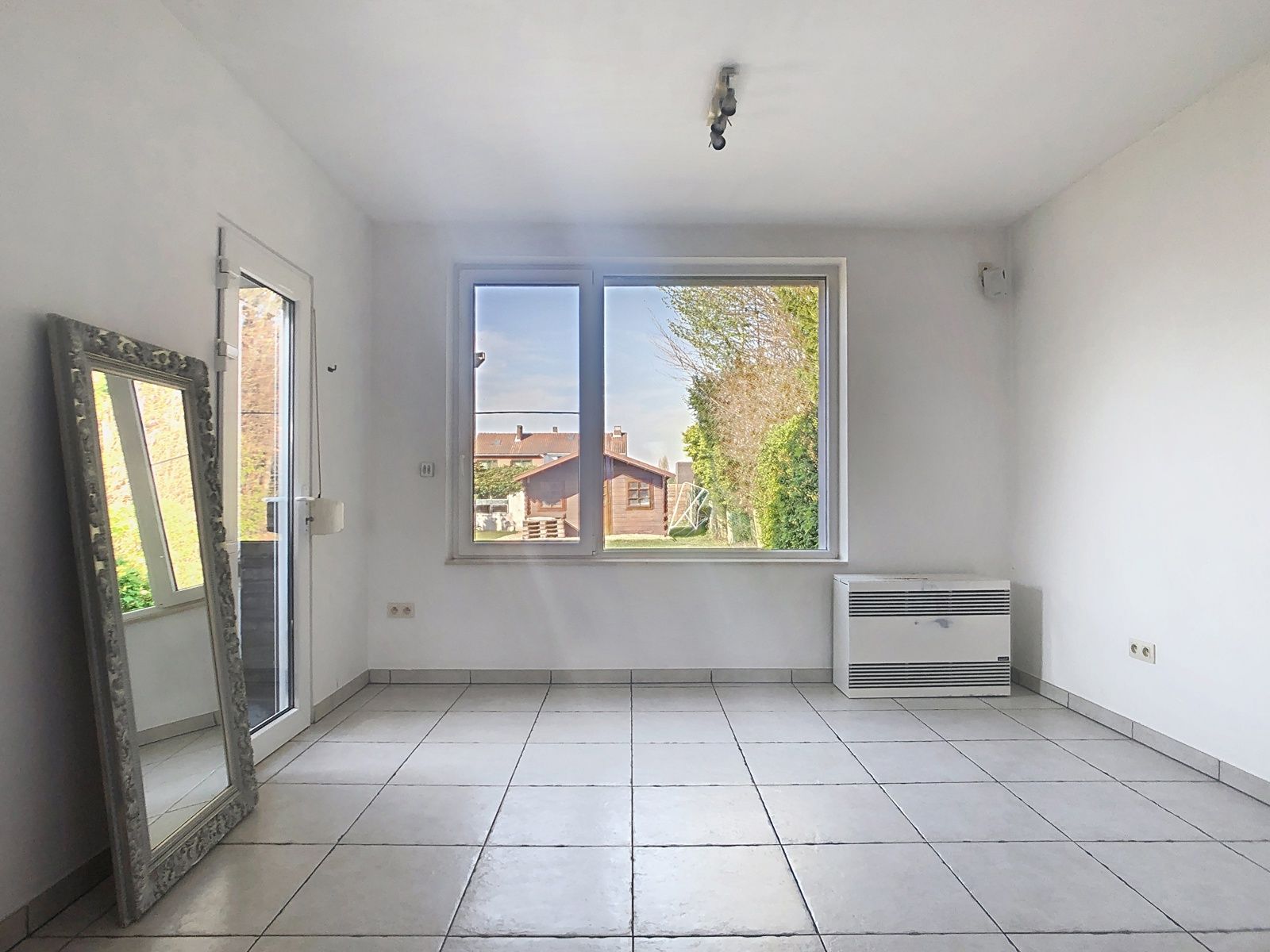 Rustig gelegen, energiezuinige halfopen woning met 4 slkrs foto 6