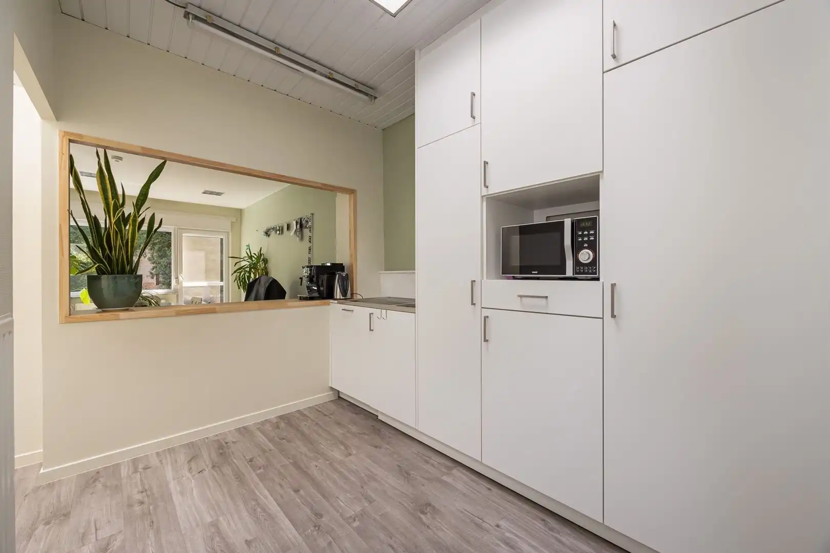 Uitstekend gelegen winkelpand met twee toegangen foto 20