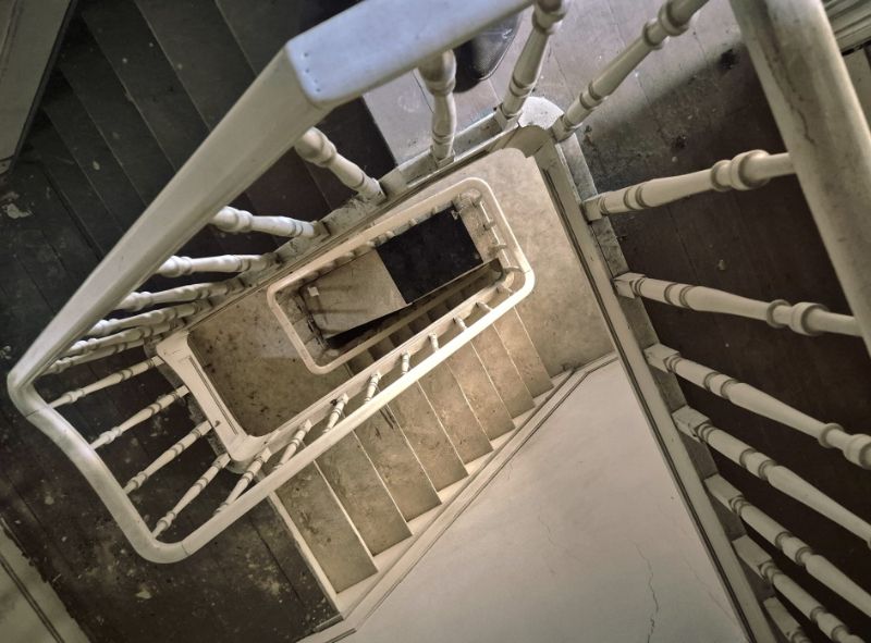 Roeselare-stadskern. Uitstekend zichtbaar gelegen gelijkvloers handelspand met extra 2 verdiepingen potentieel. Bestaande huuropbrengsten. Potentieel polyvalent pand ! foto 11