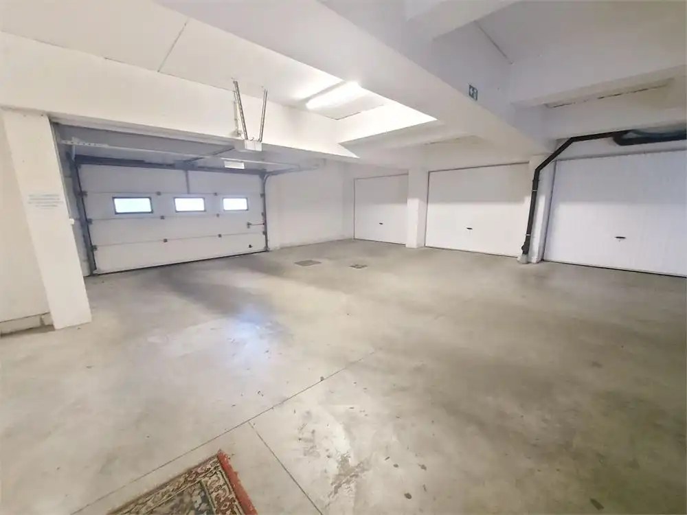 Ruim en lichtrijk app. met 2 slpks + garage mogelijk foto 15