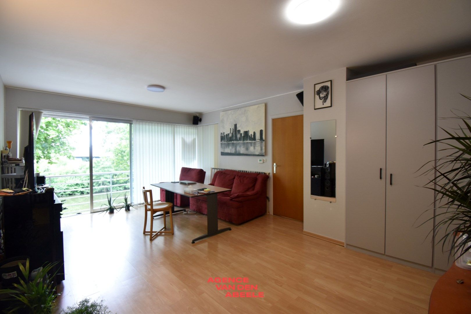 Ruim woonappartement met 1 slaapkamer en grote garage  foto 3
