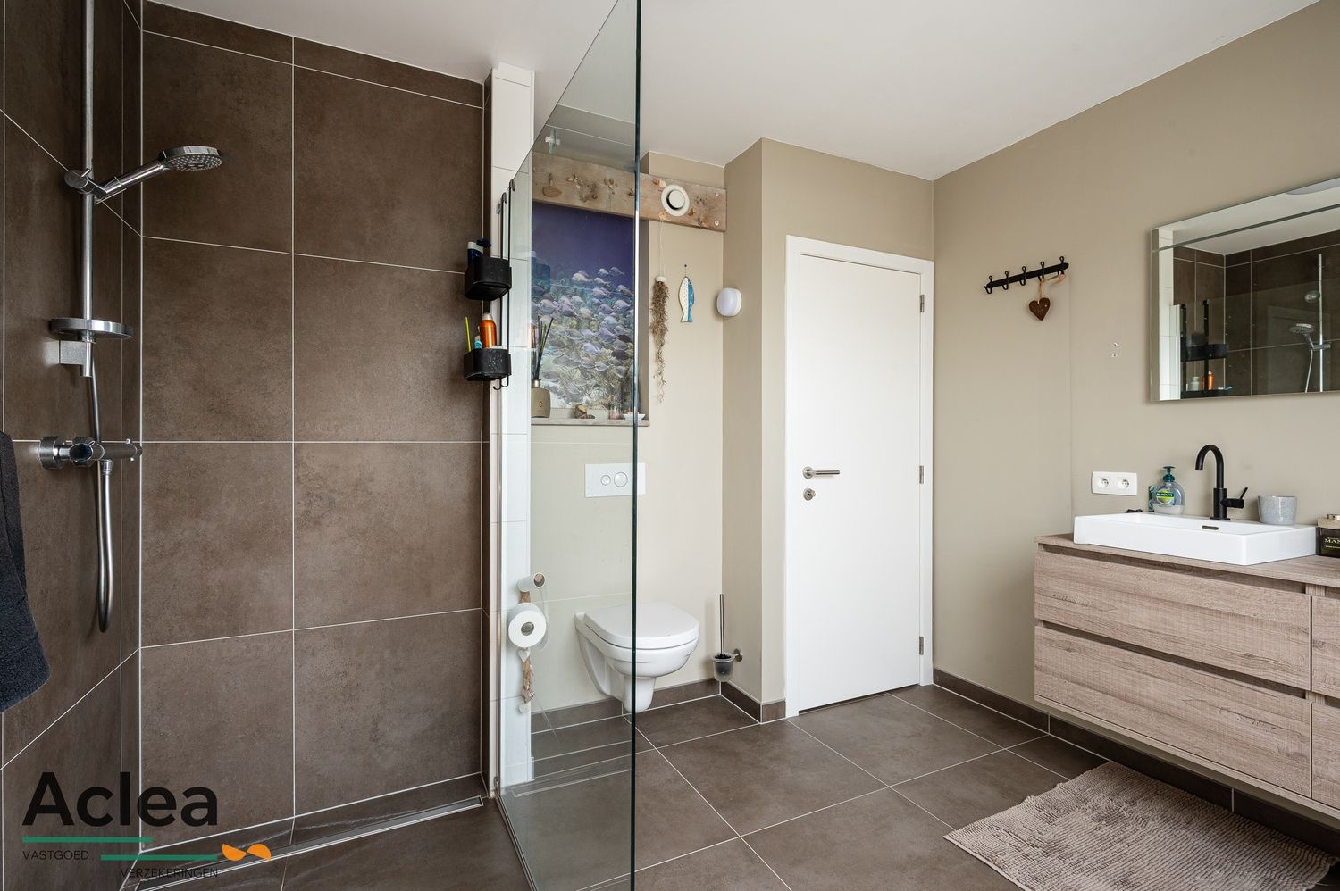 Halfopen bebouwing met weelderige tuin foto 27