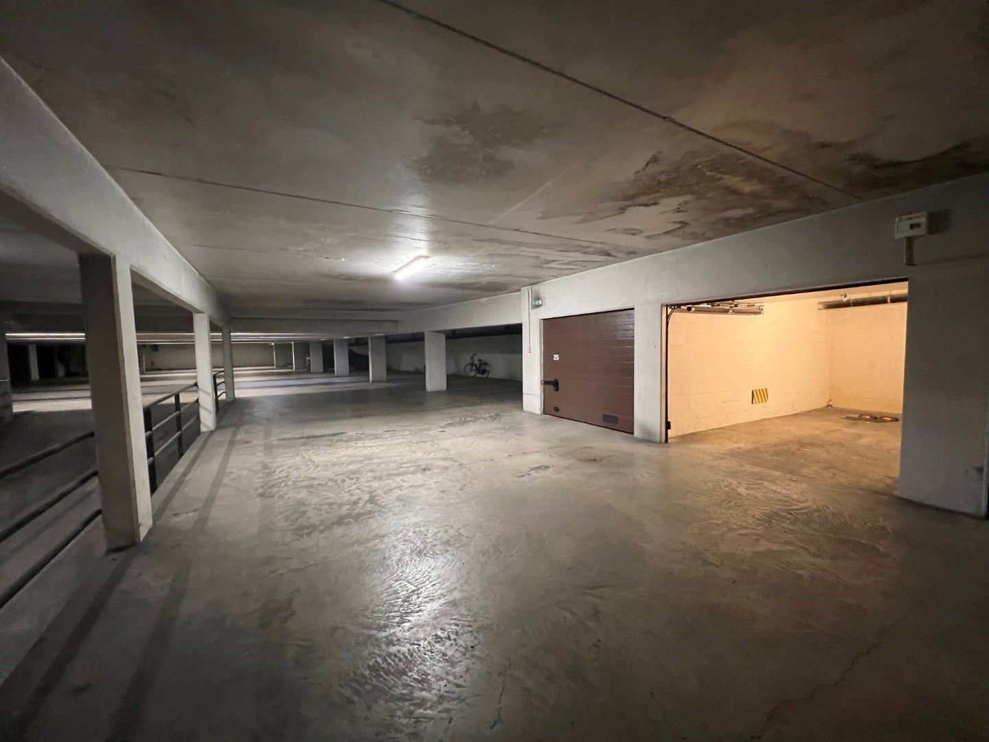 Gemakkelijk toegankelijke garagebox vlakbij het Albertplein. foto 2