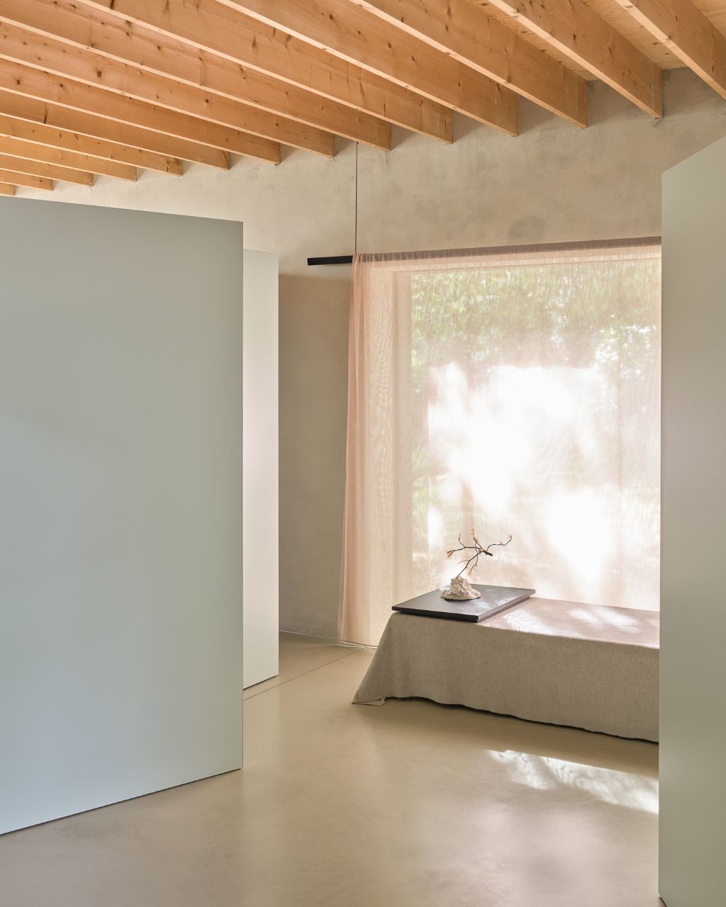 Architecturale laagbouwvilla met binnenzwembad en unieke beleving met het omliggende landschap. foto 7