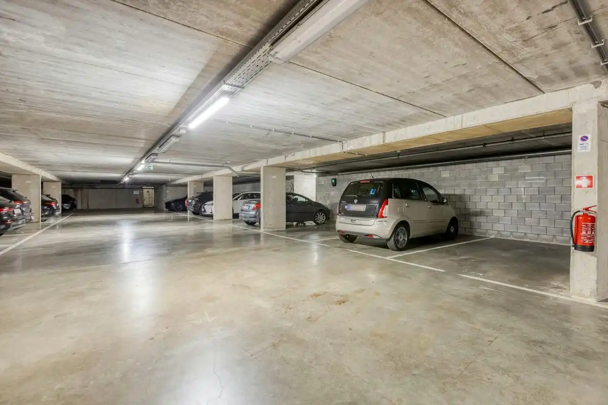 Instapklaar 1-slaapkamerappartement met ruim terras centrum Hasselt foto 17