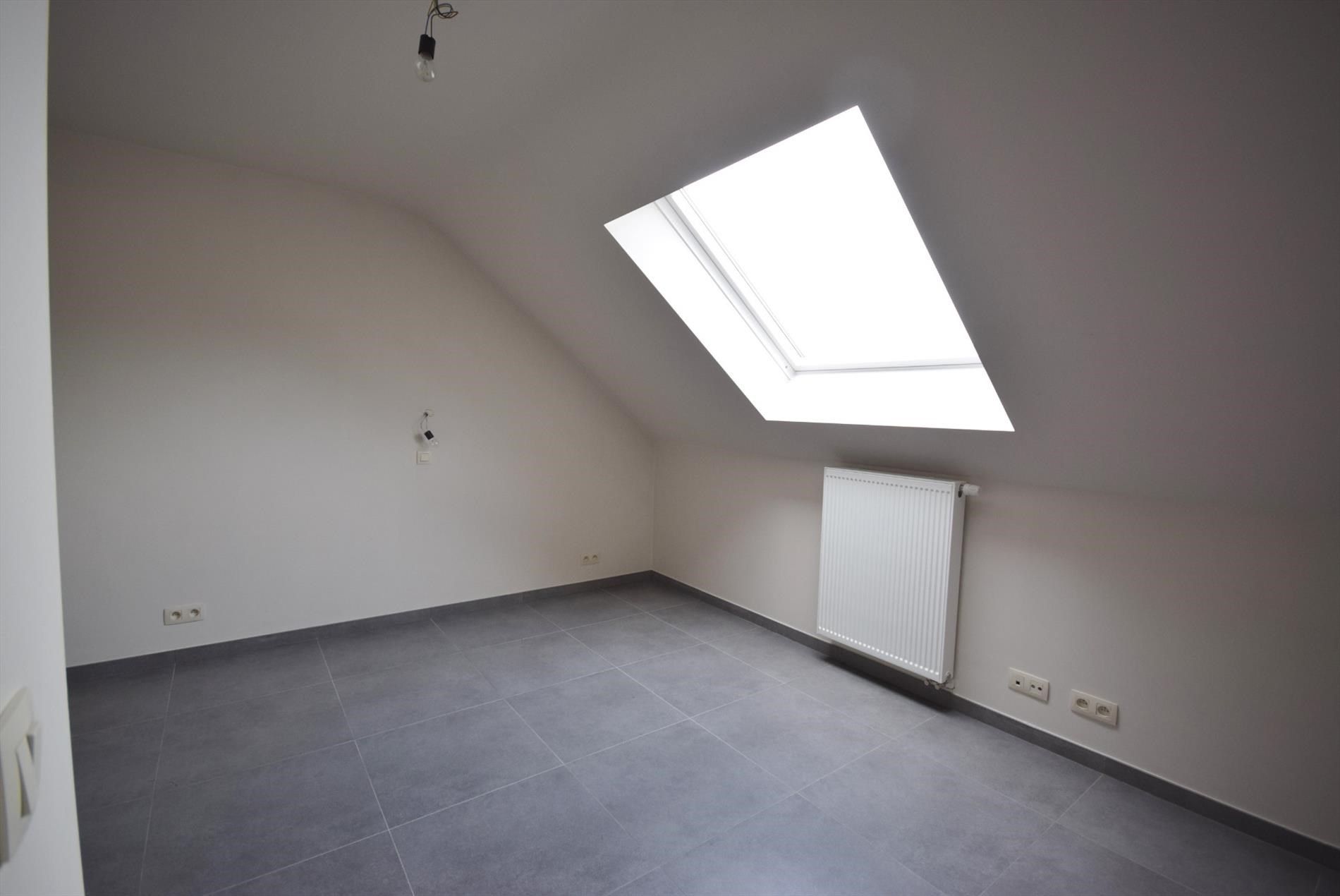 INSTAPKLAAR APPARTEMENT MET TERRAS EN GARAGE foto 9