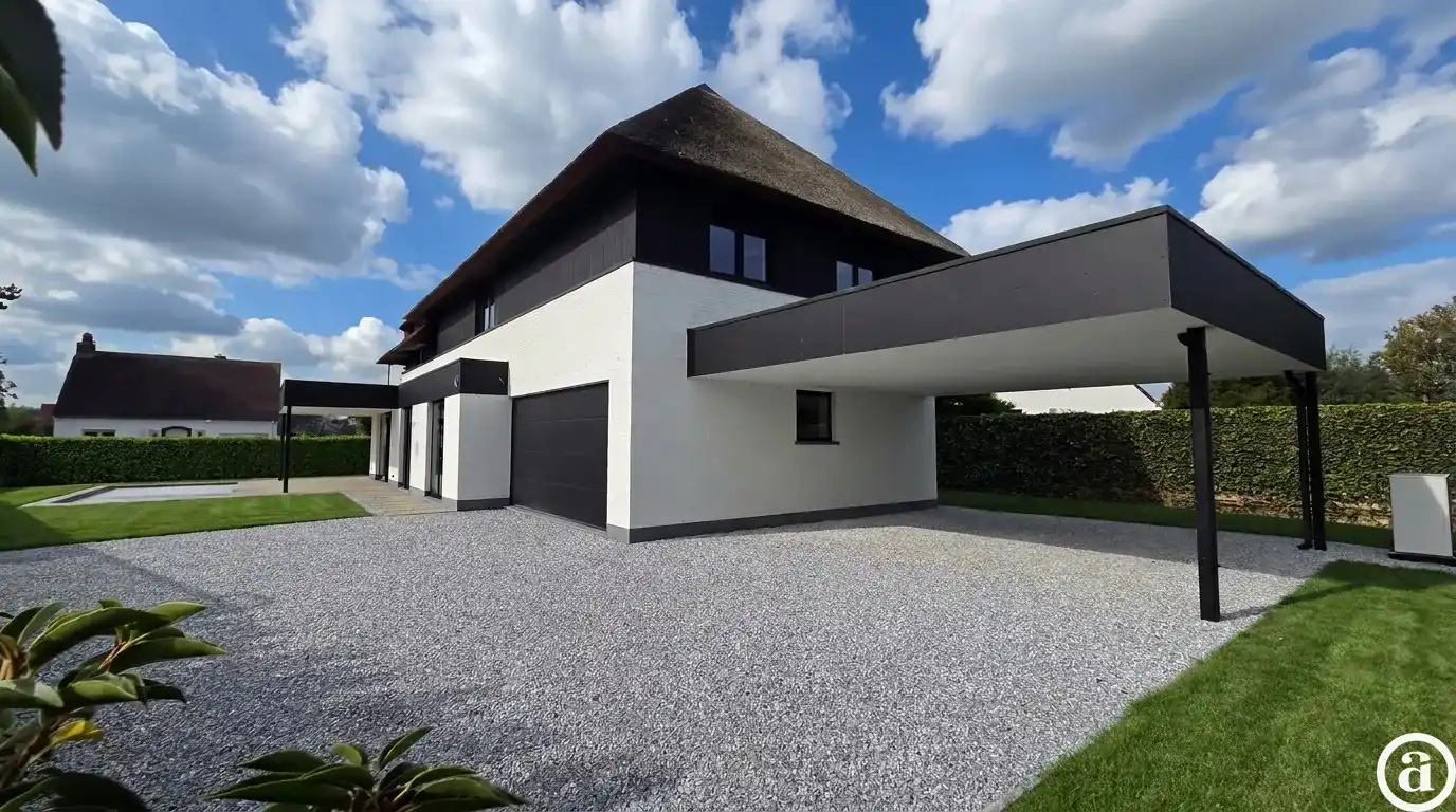 Prachtige nieuwbouw villa met 5 slaapkamers gelegen in een rustige residentiële omgeving.  foto 18