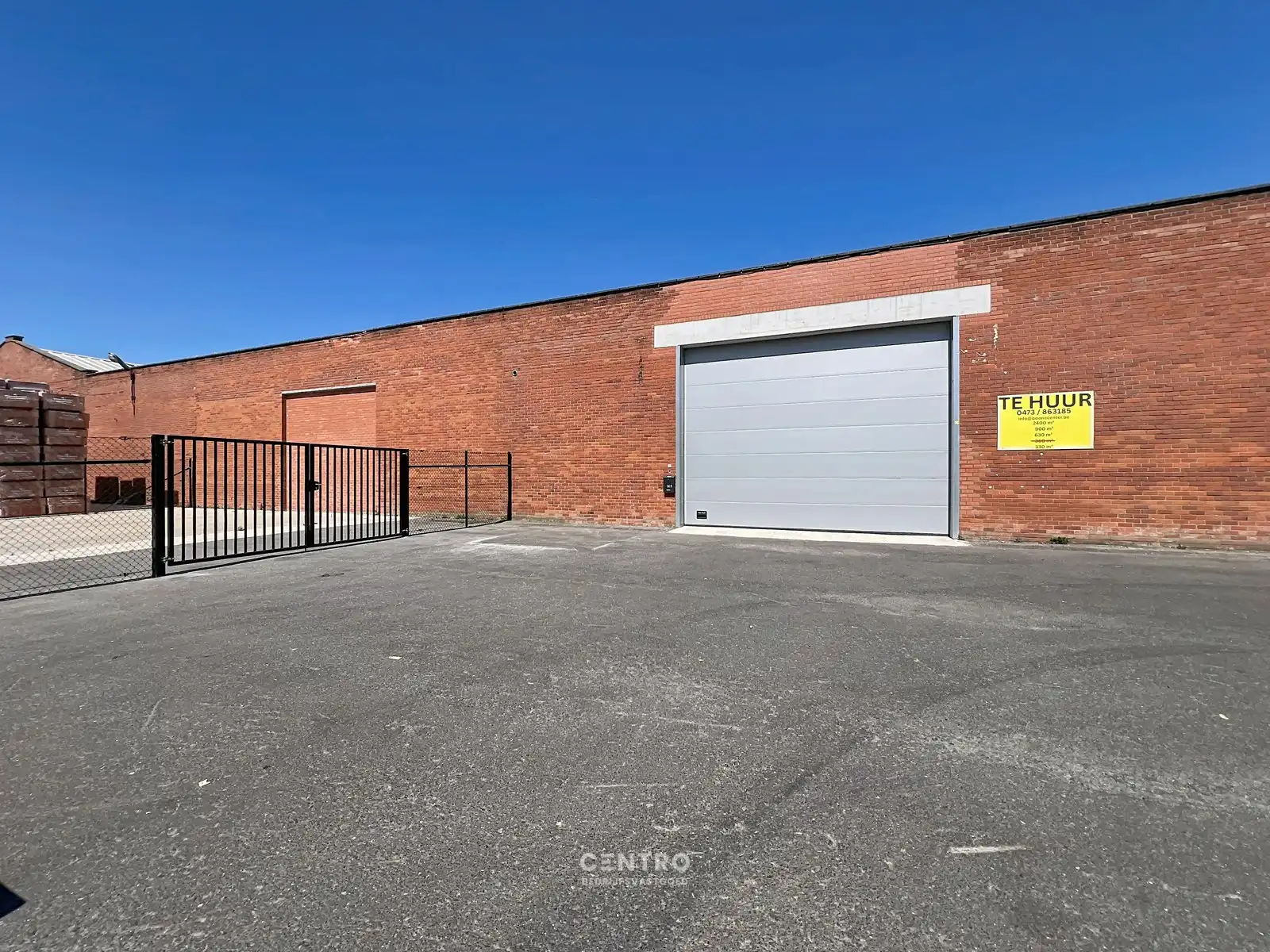 Magazijn van 2.400 m², extra parking en geïntegreerde kantoorruimte in nabijheid van vele baanwinkels vlak bij de RING van Poperinge ! foto 3