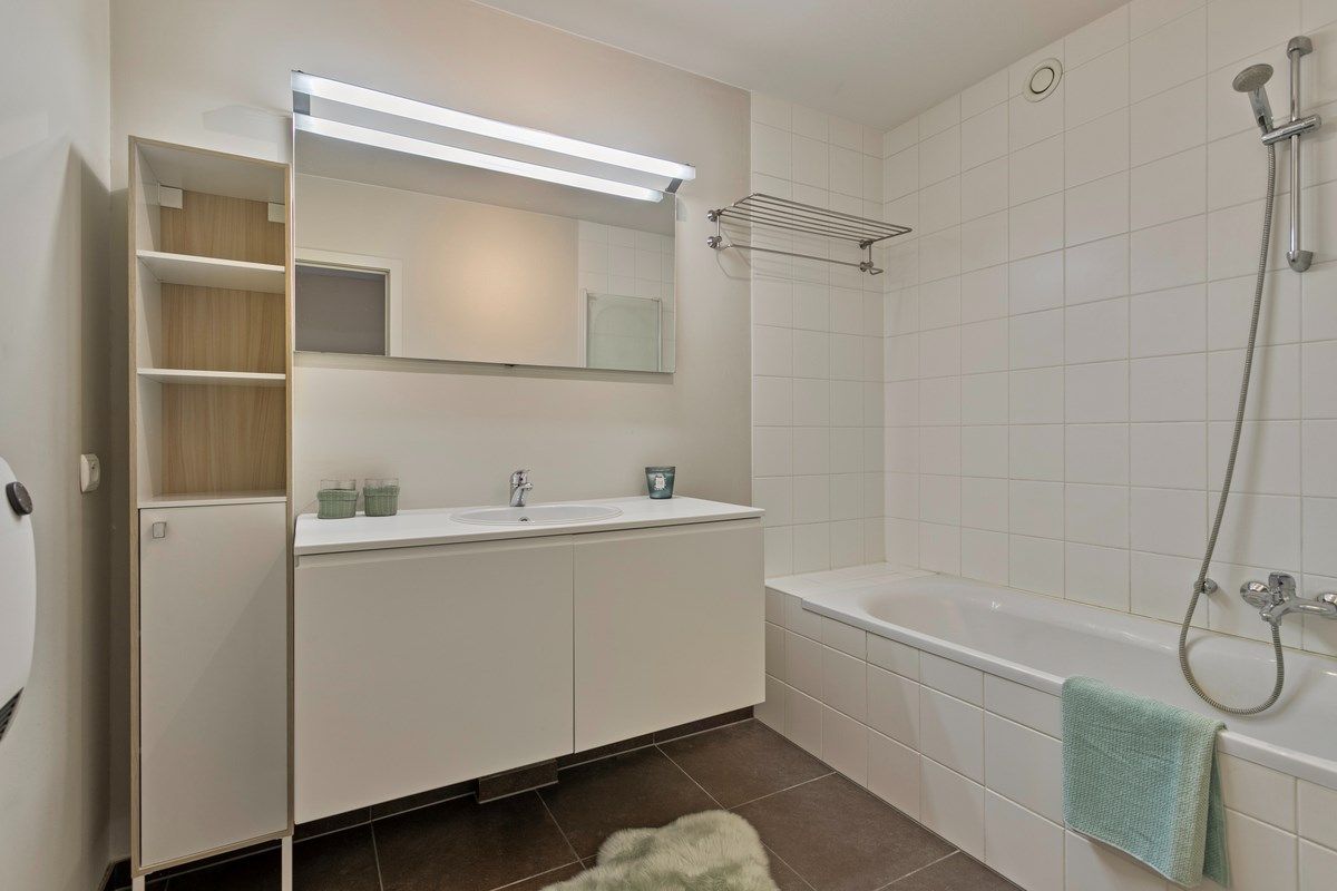Modern en instapklaar appartement met 2 slaapkamers in hartje Kortrijk foto 13